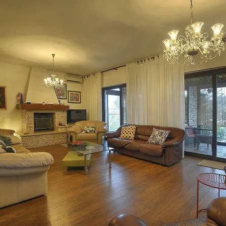 Apartment Tolle Mit Grossem Pool, Klima, Wlan, Bbq