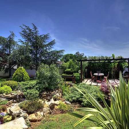Apartment Tolle Mit Grossem Pool, Klima, Wlan, Bbq *