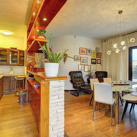 Tolle Mit Grossem Pool, Klima, Wlan, Bbq Apartment *