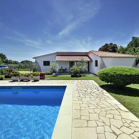 Tolle Mit Grossem Pool, Klima, Wlan, Bbq * Pula